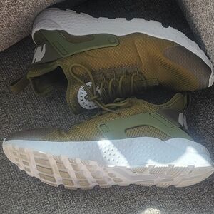 Nike Olive Green Sneakers